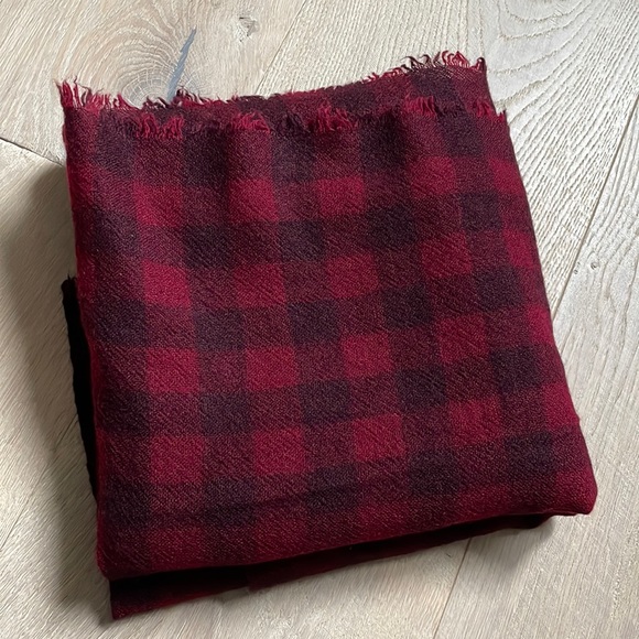 Isabel Marant Burgundy 100% Cashmere Checkered Scarf. - Picture 3 of 7